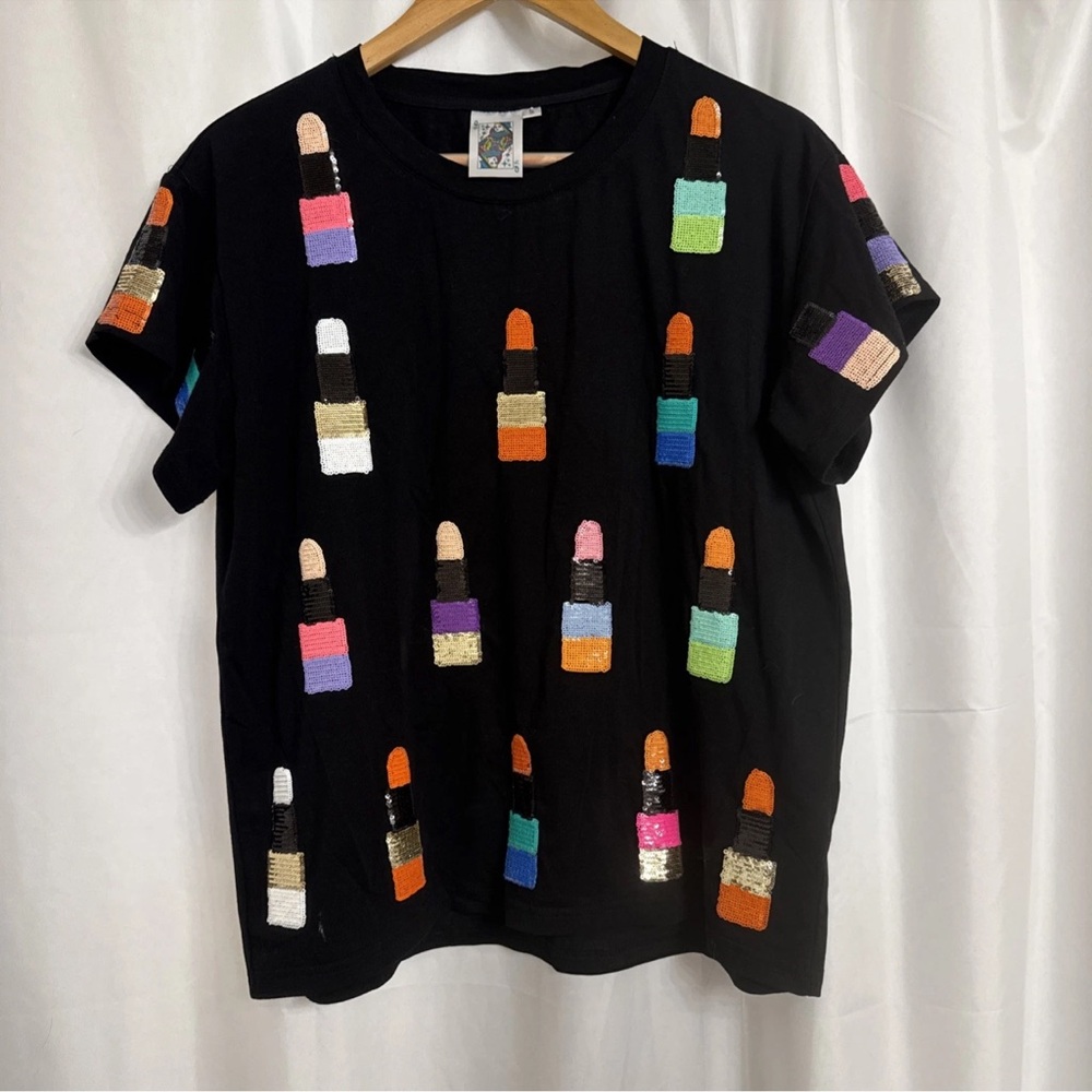 QUEEN OF SPARKLES Black Tee with Colorful Sequin Lipsticks